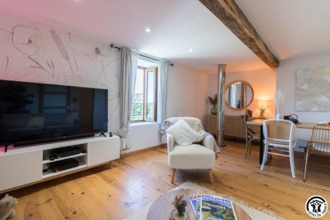 31G101704-6d84f7b479984938a27f3bc18e7e8b2e