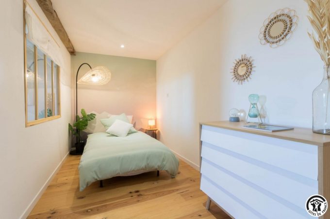 31G101704-b3b7d8590da44abf96ab201a4a6aec47