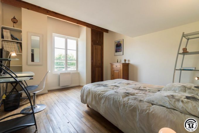 31G101706-2ffb2df20135471a8237e76532de4dc9