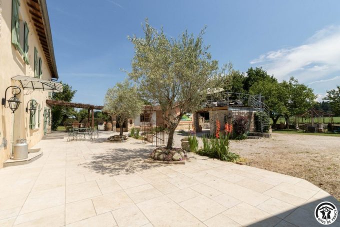 31G101706-a052f2bf61b4470192b27b3632ae5526