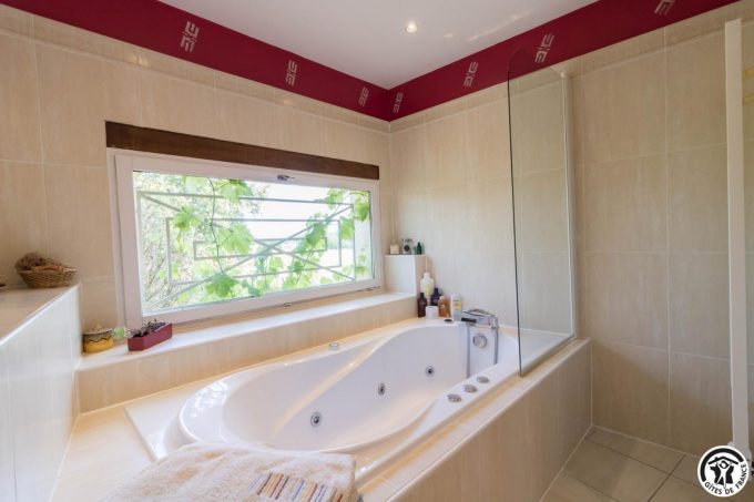 31G101706-b94d3184496c4dda83d9e59eb2141c82