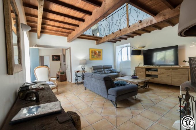 31G101706-e7b575c6bd754a208072857f88edd42c