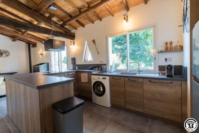 31G101708-de241d83d33a419b8615d36795d8d62b