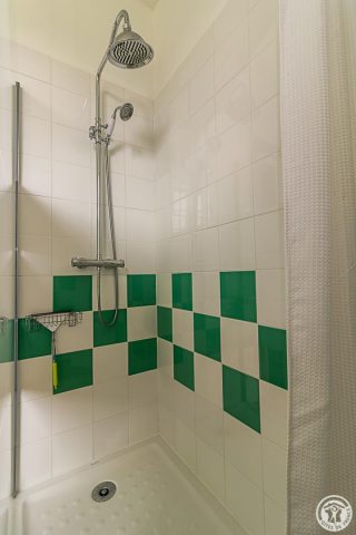 31G101712-0bfb54abef11407c90904b0126512f22