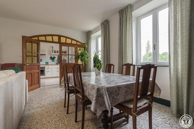 31G101712-d4b70c32ae134da5826edbd91e77ac9b