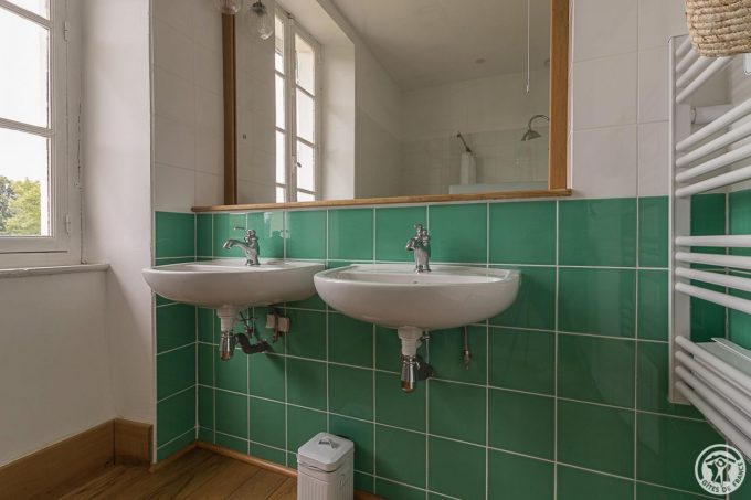 31G101712-e123e883c234400e93471262fe2a96a1