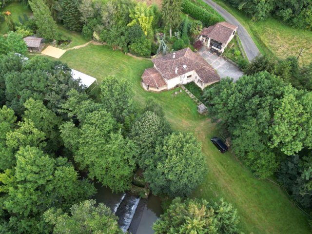 31G101713-b45288a7539f4bdc93e2c840e50bb429