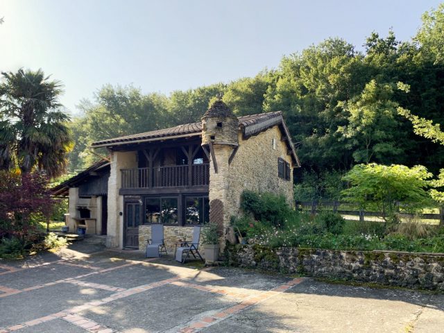 31G101713-ddc8100526a143db91b42392517c9d0f