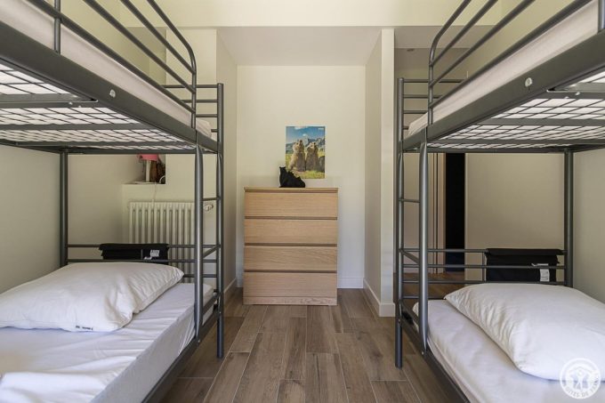 31G101714-1687ca852b7b4aaba877d64100dfe379