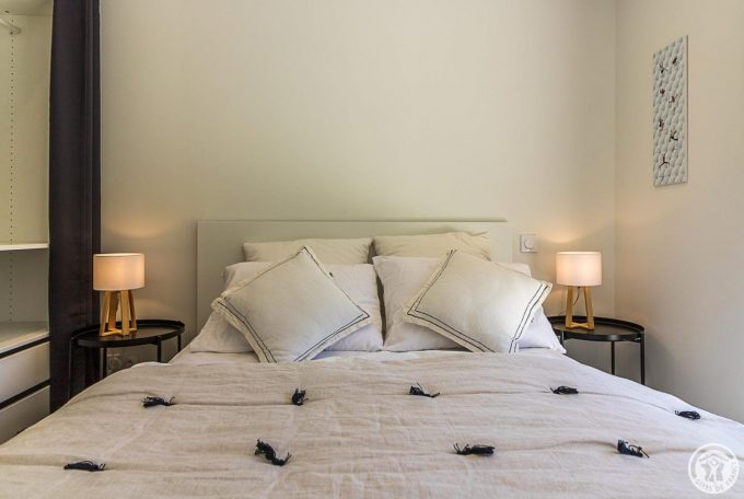 31G101714-23715340611148f1b1ca8c9549f412f6