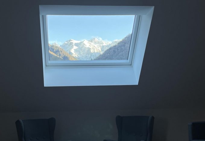 31G101714-b30ff8d459784bb595c9564e06165d04