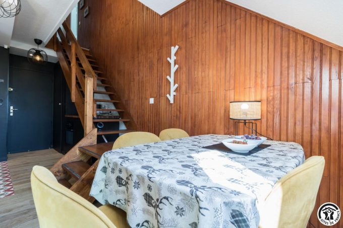 31G101715-3c7e02ef57d8485ebf93067c651a61d7