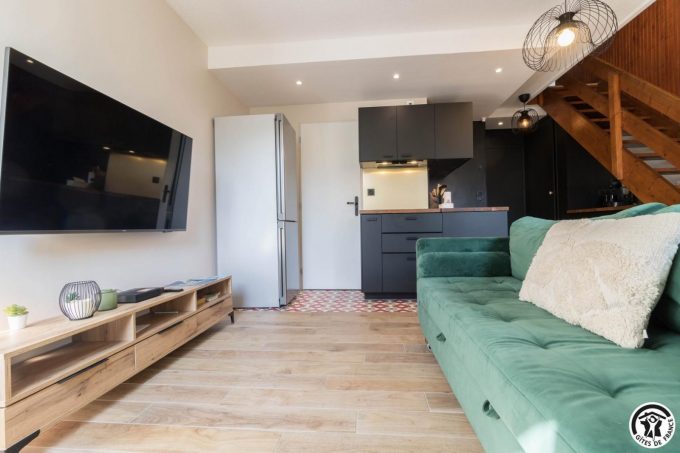 31G101715-66f16d48f02044ea95d37fa853cb6b89