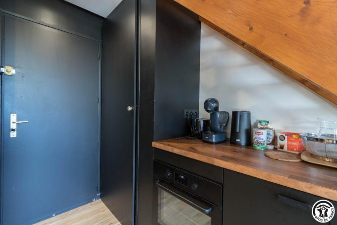 31G101715-b84790f1af17480ca633f3b4e7a2c2a7