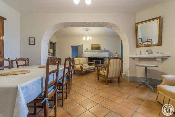 31G101724-56043f68fd0f427fb214bf1cb42bb179