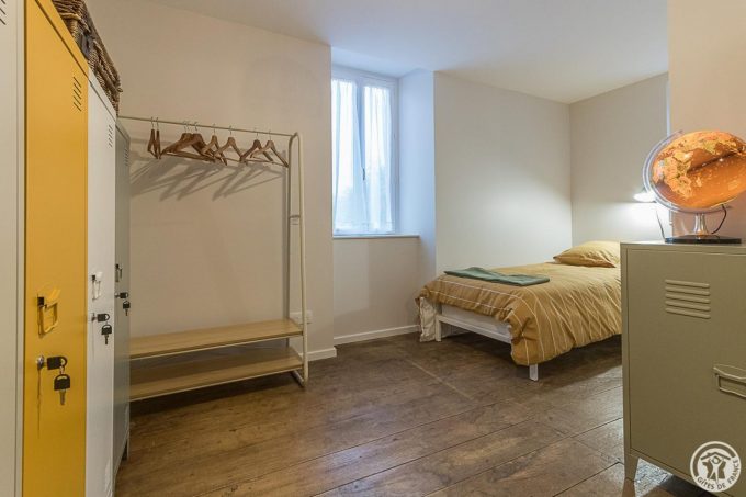 31G101725-79487481c63e443d951e25c5c4d90cc7