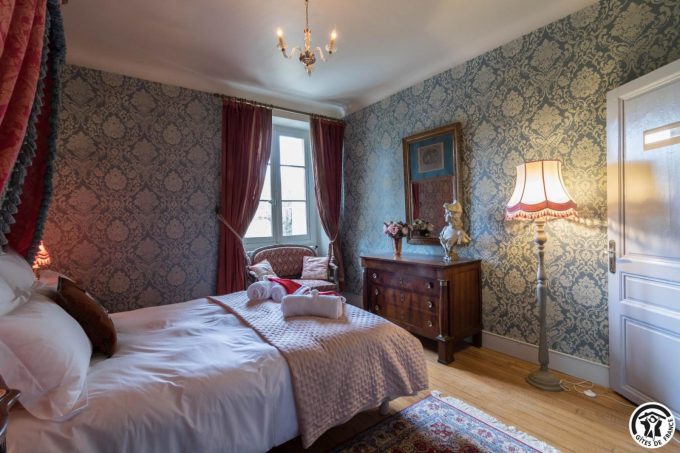 31G101735-4e964e831b4645768e7e7a7c19d58c2c