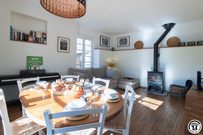 31G101740-171132df61204ae3924a4ce620c4f74c