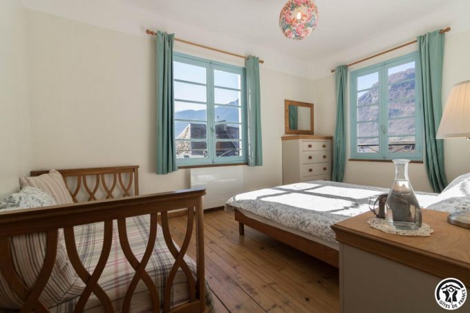 31G101740-1e316ed7a56a4d00ace34b5d629b295e