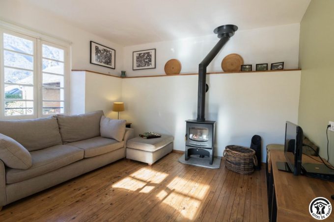 31G101740-6f7dc9ccab144289a5ffc9f44ae567c8