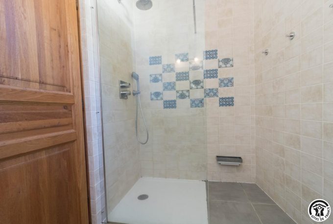 31G101740-71929d77da384f4ca748173932ef875b