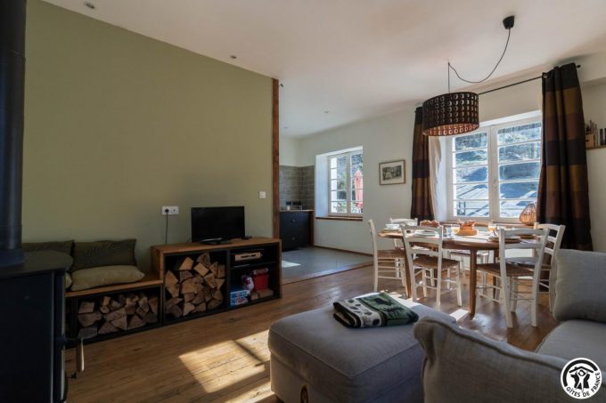 31G101740-a306934d49c1445e96c80f48545c3275