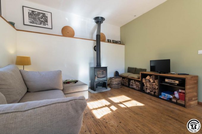 31G101740-daca1d3bb8fa42fea2c5883b0797a4b8