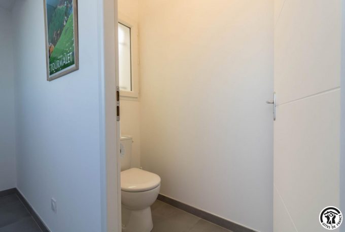 31G101741-4b17de2f1c9744988bd34a4848bc4acb