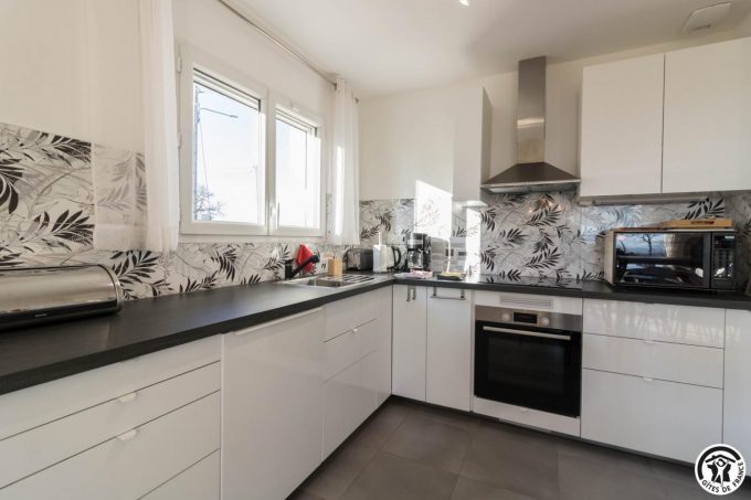 31G101741-ad0adae4a2ac416c94f3833e742a0159