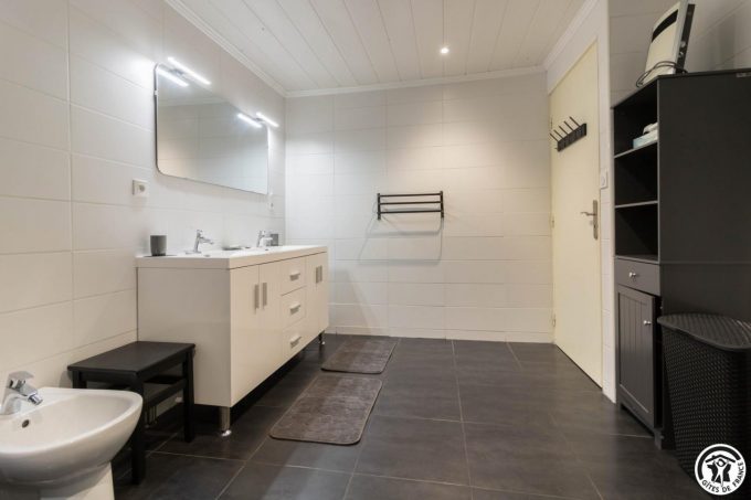 31G101745-165c1c99af54444389458e3e84a5f58c