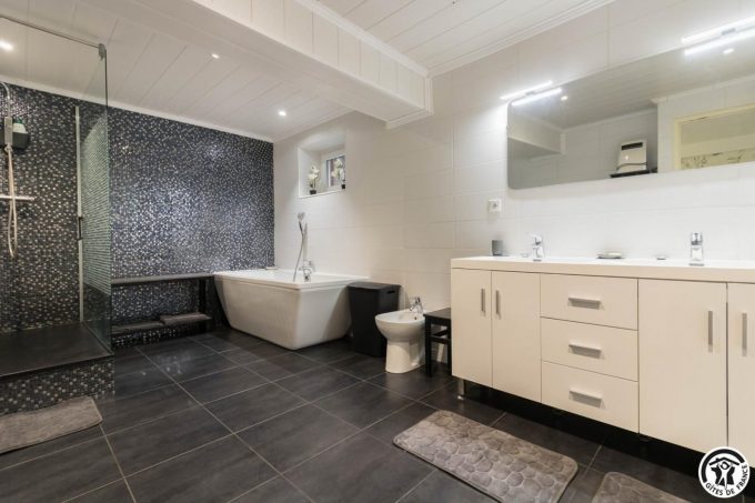 31G101745-5a85e84b8a2f4aa8a5315177674a76d9