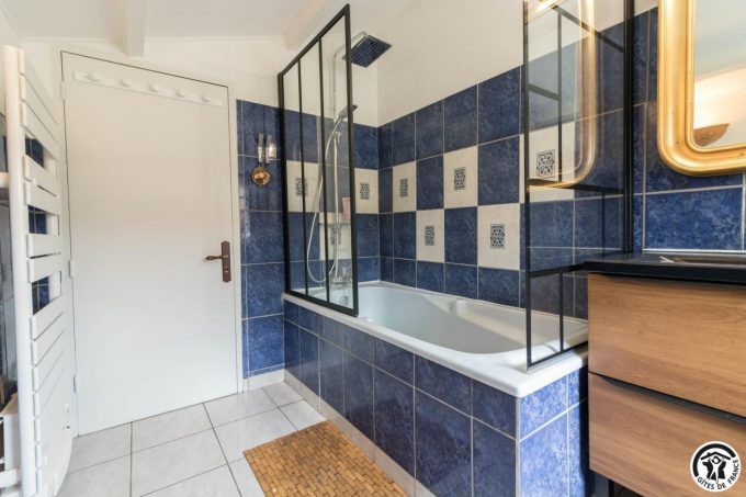 31G101755-880a80aa2e14425cb8c8f6bf727d1581