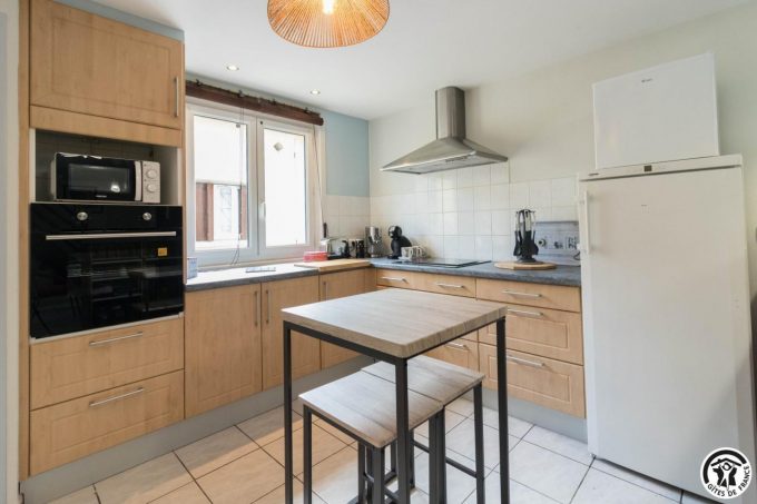 31G101755-b7adf79830e9400db7f02fafcfda59c6