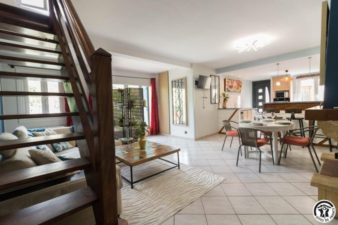 31G101755-c2e417ca44404e4e897f46962ea25106