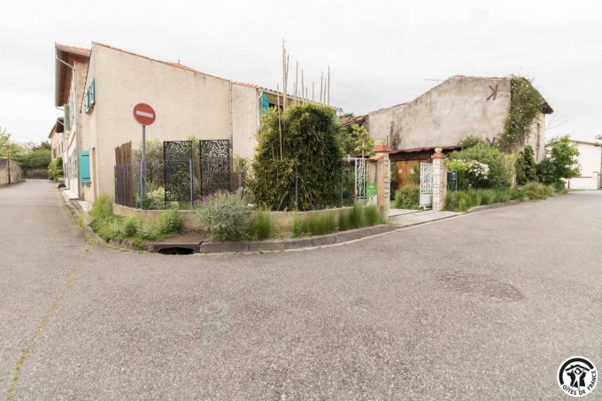 31G101755-c904c8c648cb441c8e6f24f3e1f0fd22