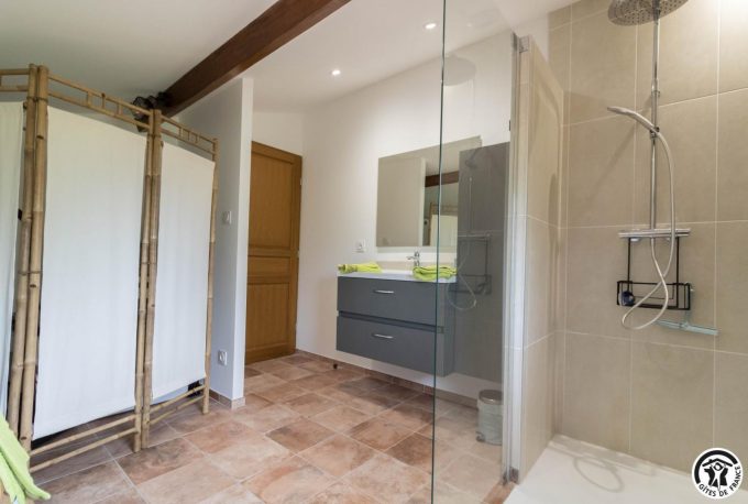 31G101757-98d1b8baaff8430b88a1cf20035a9bab