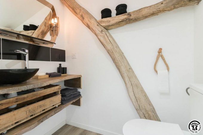 31G101770-16badb405abd4847a81232196c163f26