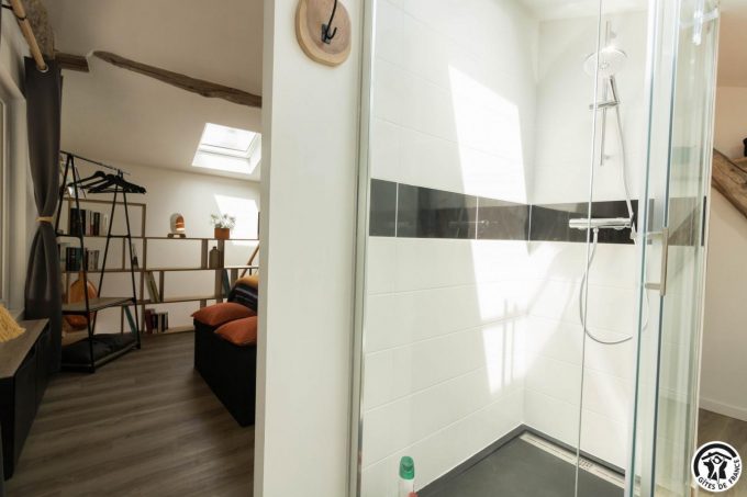 31G101770-2ec52121f86b430b8678e09ee68b94af