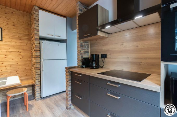 31G101774-11eaa5802a43410cac415ef3c175b1bb