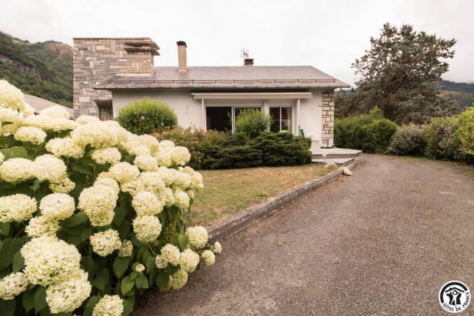 31G101774-8a350b7fe87b4539870f30526cae5d1f