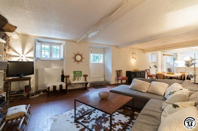 31G101775-0ca35e64f1e84632a2258feaa00a61ca