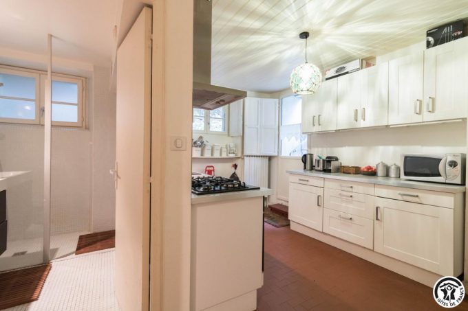 31G101775-2c558c33e6974c79a62788bcd9b8482d