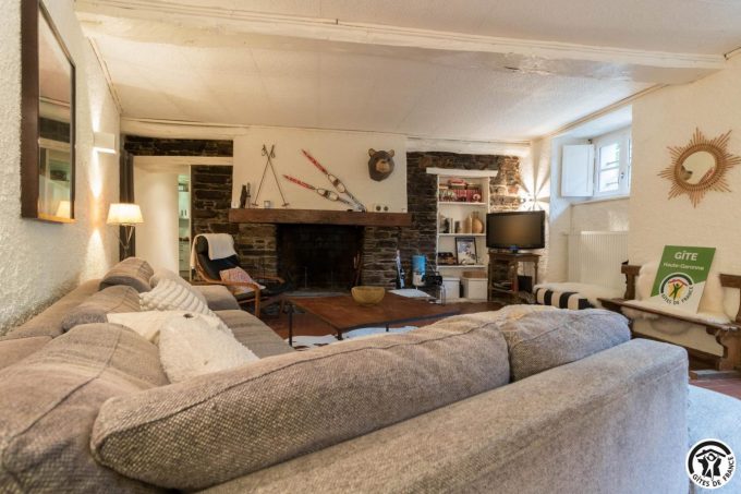 31G101775-5b48a097ae0d4b618c74229761616b86