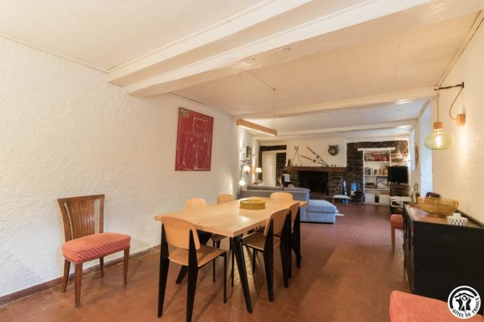 31G101775-83f836de39824e2f83cfc5589c8ee735