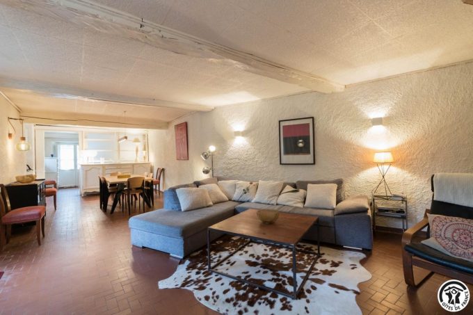 31G101775-aebafc25fff64de0a76503575e086b9a