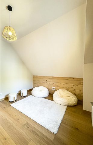 31G101777-03669469424947bd975e7ffac48e9b70