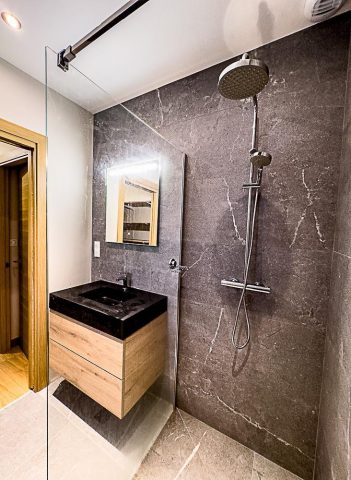 31G101777-d13e7d2bd88f47c58576128f09afa869