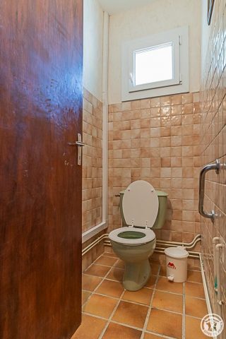 31G101778-7fca77f11584435fbc22f0e88137ebe8