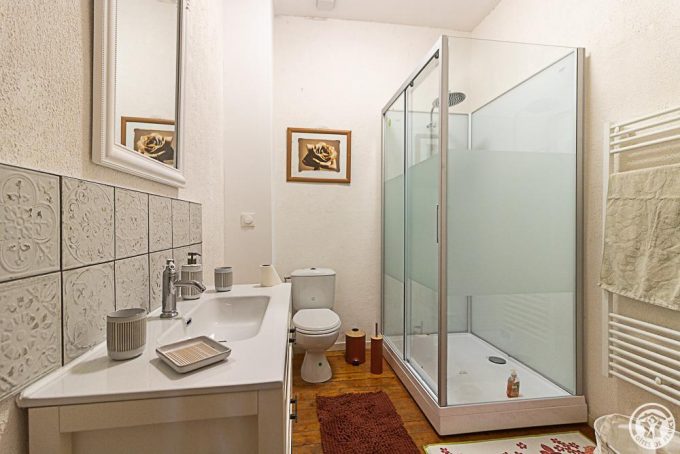 31G101778-95f60b04f8be411f8755a6b71c4a5f2a