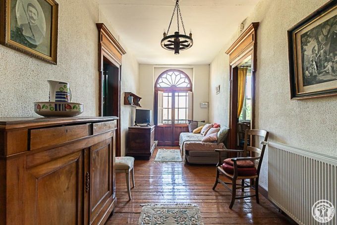 31G101778-9df9684ec6624f8bb6a27bd28b5578a3